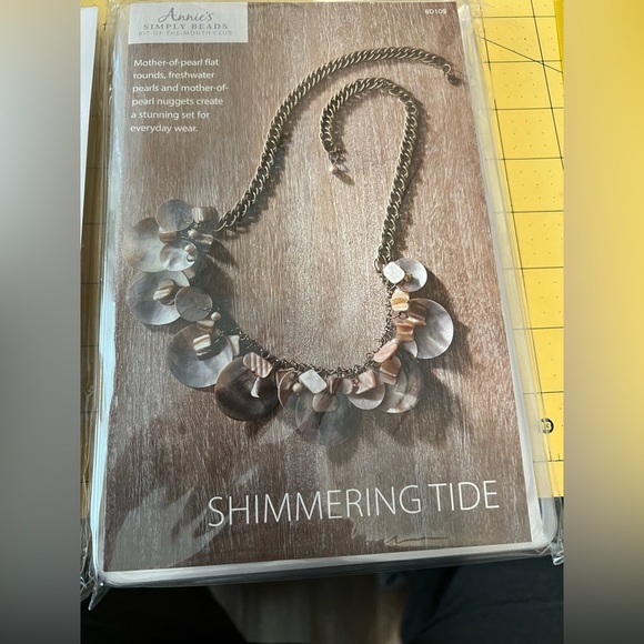 Annies SIMPLY BEADS Kit-Of-The-Month Club, Shimmering Tide Brand New! - Picture 1 of 2